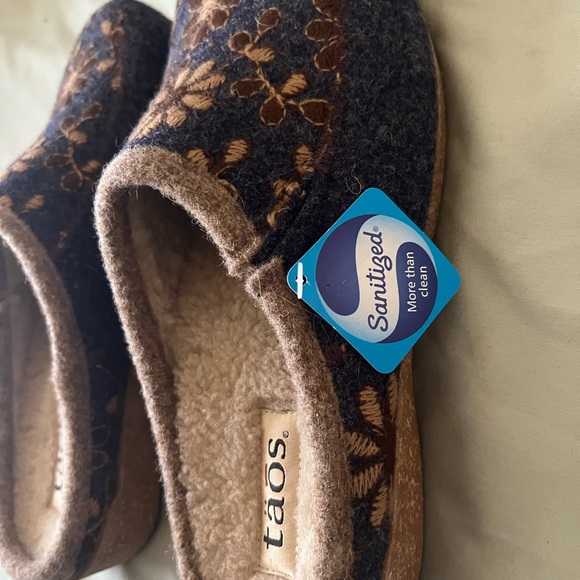 Taos Footwear Blue and Brown Floral Slippers - Picture 2 of 4